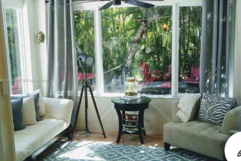 Villa ou maison à vendre à South Miami, Floride: 3 chambres, 116.96 m2 № 2068491 - photo 6