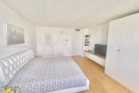 Condo in Bal Harbour, Florida, 2 bedrooms  № 1727163 - photo 16