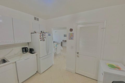 Condo in Bal Harbour, Florida, 2 bedrooms  № 1727163 - photo 27