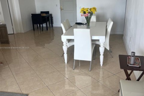 Condo in Bal Harbour, Florida, 2 bedrooms  № 1727163 - photo 8