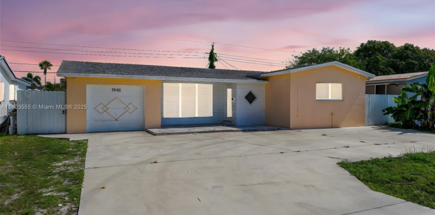 House in Miramar, Florida 3 bedrooms, 154.03 sq.m. № 1864220