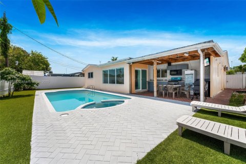 House in Miramar, Florida 3 bedrooms, 154.03 sq.m. № 1864220 - photo 23
