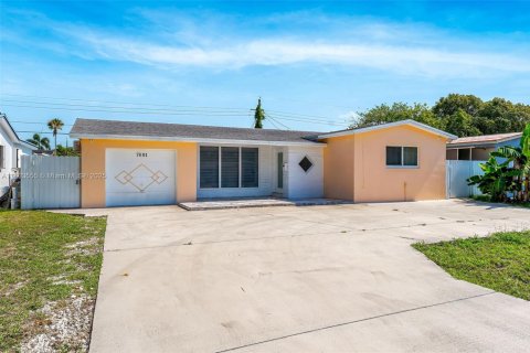 House in Miramar, Florida 3 bedrooms, 154.03 sq.m. № 1864220 - photo 26