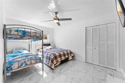 House in Miramar, Florida 3 bedrooms, 154.03 sq.m. № 1864220 - photo 16