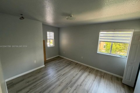 Touwnhouse à louer à Homestead, Floride: 3 chambres, 132.48 m2 № 2183646 - photo 11