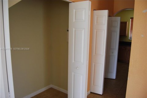 Touwnhouse à louer à Homestead, Floride: 3 chambres, 132.48 m2 № 2183646 - photo 5