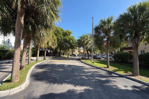 Touwnhouse à louer à Homestead, Floride: 3 chambres, 132.48 m2 № 2183646 - photo 16