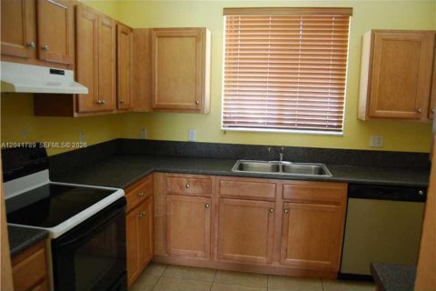 Touwnhouse à louer à Homestead, Floride: 3 chambres, 132.48 m2 № 2183646 - photo 6