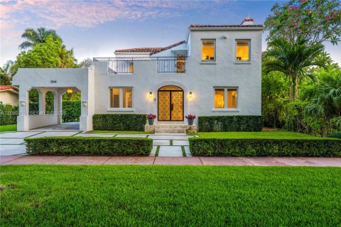 Villa ou maison à Coral Gables, Floride 4 chambres, 238.2 m2 № 2368598