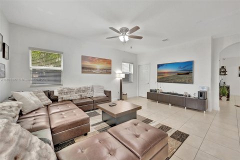 House in Homestead, Florida 5 bedrooms, 221.01 sq.m. № 2053866 - photo 22