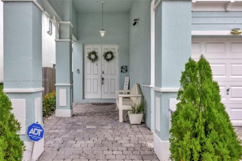 House in Homestead, Florida 5 bedrooms, 221.01 sq.m. № 2053866 - photo 5