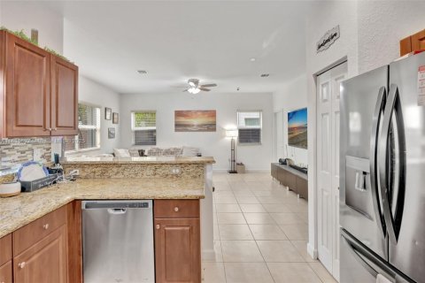 House in Homestead, Florida 5 bedrooms, 221.01 sq.m. № 2053866 - photo 16