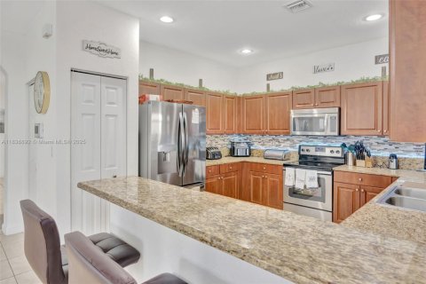 House in Homestead, Florida 5 bedrooms, 221.01 sq.m. № 2053866 - photo 13