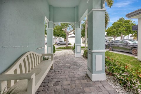 House in Homestead, Florida 5 bedrooms, 221.01 sq.m. № 2053866 - photo 7