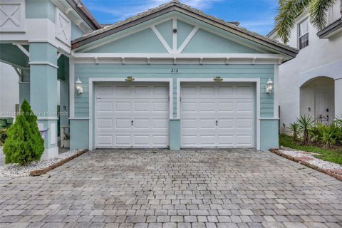 House in Homestead, Florida 5 bedrooms, 221.01 sq.m. № 2053866 - photo 4