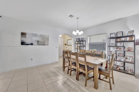 House in Homestead, Florida 5 bedrooms, 221.01 sq.m. № 2053866 - photo 10