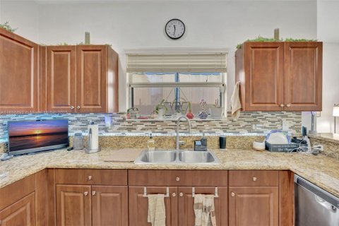 House in Homestead, Florida 5 bedrooms, 221.01 sq.m. № 2053866 - photo 15