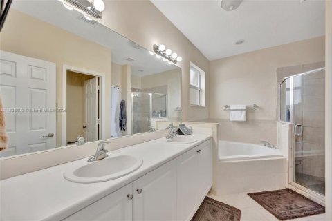 House in Homestead, Florida 5 bedrooms, 221.01 sq.m. № 2053866 - photo 28