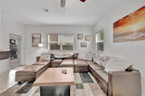 House in Homestead, Florida 5 bedrooms, 221.01 sq.m. № 2053866 - photo 19