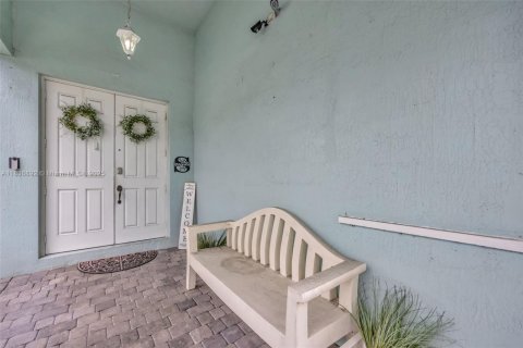 House in Homestead, Florida 5 bedrooms, 221.01 sq.m. № 2053866 - photo 6