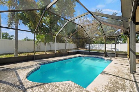 House in Brandon, Florida 3 bedrooms, 147.53 sq.m. № 2157808 - photo 2