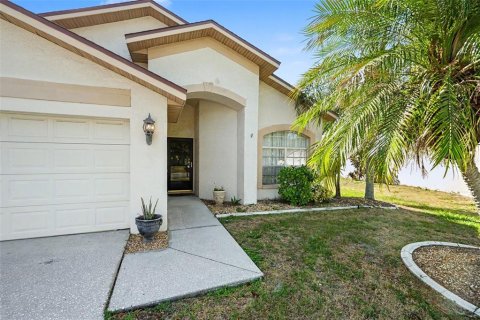 House in Brandon, Florida 3 bedrooms, 147.53 sq.m. № 2157808 - photo 3