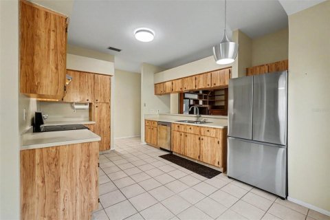 House in Brandon, Florida 3 bedrooms, 147.53 sq.m. № 2157808 - photo 5