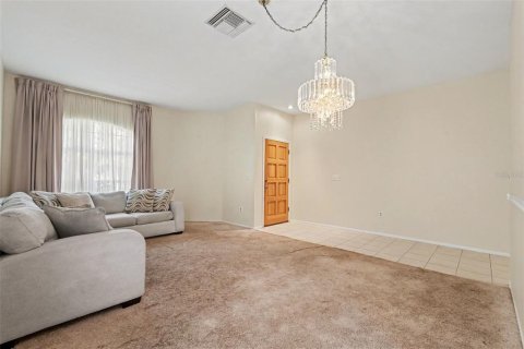House in Brandon, Florida 3 bedrooms, 147.53 sq.m. № 2157808 - photo 4