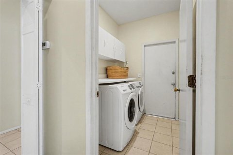 House in Brandon, Florida 3 bedrooms, 147.53 sq.m. № 2157808 - photo 16