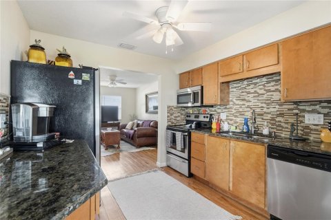 Villa ou maison à louer à Tampa, Floride: 4 chambres, 146.6 m2 № 2414867 - photo 9