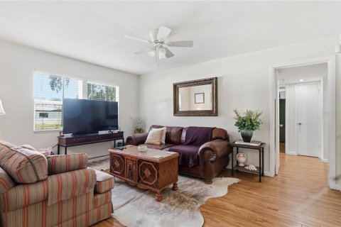 Villa ou maison à louer à Tampa, Floride: 4 chambres, 146.6 m2 № 2414867 - photo 12