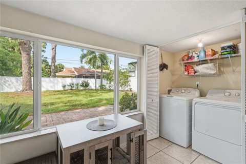 Villa ou maison à louer à Tampa, Floride: 4 chambres, 146.6 m2 № 2414867 - photo 8