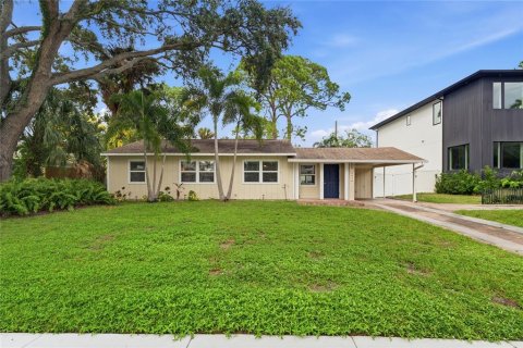 Villa ou maison à louer à Tampa, Floride: 4 chambres, 146.6 m2 № 2414867 - photo 2