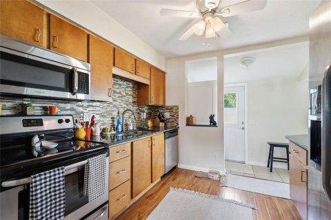 Villa ou maison à louer à Tampa, Floride: 4 chambres, 146.6 m2 № 2414867 - photo 10