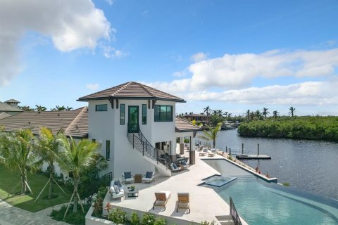 House in Fort Myers, Florida 5 bedrooms, 633.78 sq.m. № 2135925