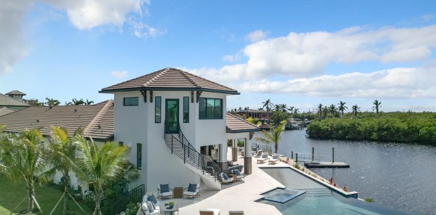 Casa en Fort Myers, Florida 5 dormitorios, 633.78 m2 № 2135925