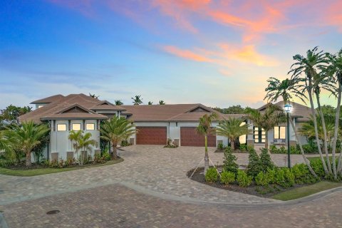 Casa en venta en Fort Myers, Florida, 5 dormitorios, 633.78 m2 № 2135925 - foto 2
