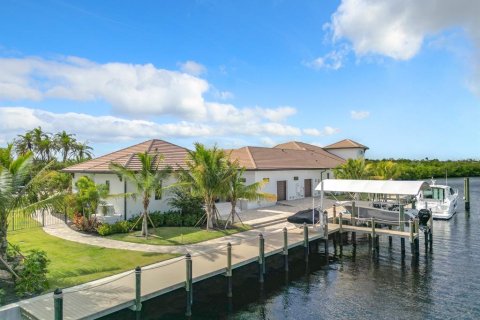 Casa en venta en Fort Myers, Florida, 5 dormitorios, 633.78 m2 № 2135925 - foto 5