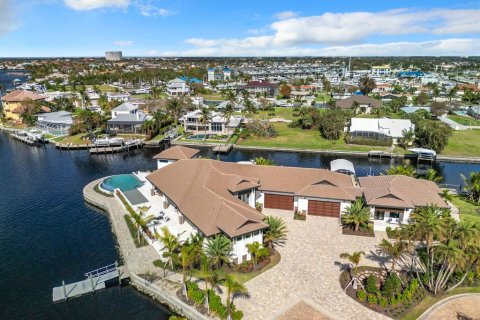 Casa en venta en Fort Myers, Florida, 5 dormitorios, 633.78 m2 № 2135925 - foto 6