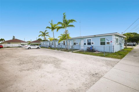 Immobilier commercial à vendre à West Park, Floride № 1711949 - photo 1