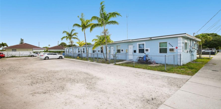 Immobilier commercial à West Park, Floride № 1711949