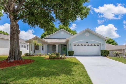 House in Clermont, Florida 2 bedrooms, 185.8 sq.m. № 2280479