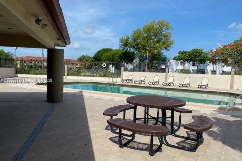 Villa ou maison à louer à Miami, Floride: 3 chambres, 102.19 m2 № 1945707 - photo 15