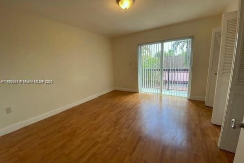 Villa ou maison à louer à Miami, Floride: 3 chambres, 102.19 m2 № 1945707 - photo 8