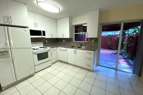 Villa ou maison à louer à Miami, Floride: 3 chambres, 102.19 m2 № 1945707 - photo 3