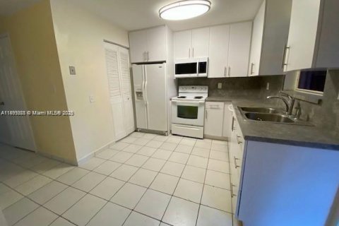 Villa ou maison à louer à Miami, Floride: 3 chambres, 102.19 m2 № 1945707 - photo 4