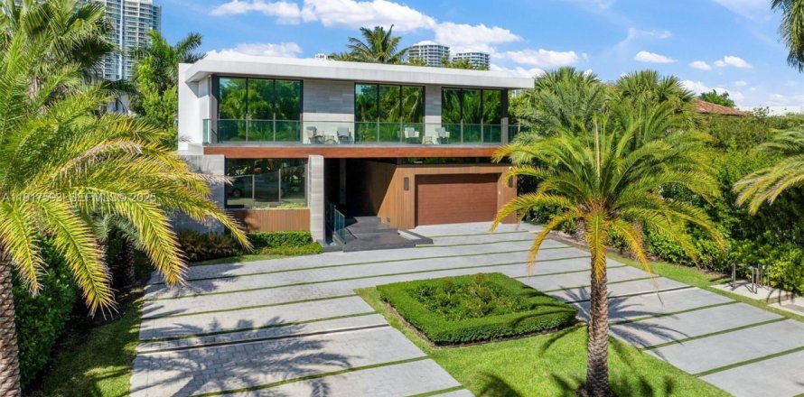 Casa en Golden Beach, Florida 6 dormitorios, 525.83 m2 № 2038867