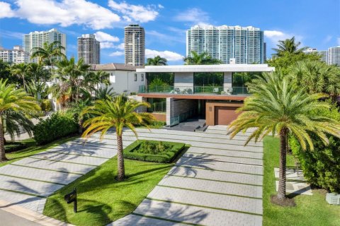 Casa en venta en Golden Beach, Florida, 6 dormitorios, 525.83 m2 № 2038867 - foto 2