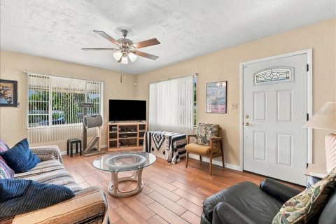 Casa en venta en Saint Petersburg, Florida, 3 dormitorios, 124.3 m2 № 2387334 - foto 7