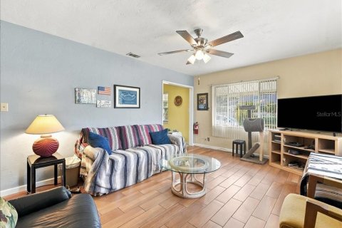 Casa en venta en Saint Petersburg, Florida, 3 dormitorios, 124.3 m2 № 2387334 - foto 3